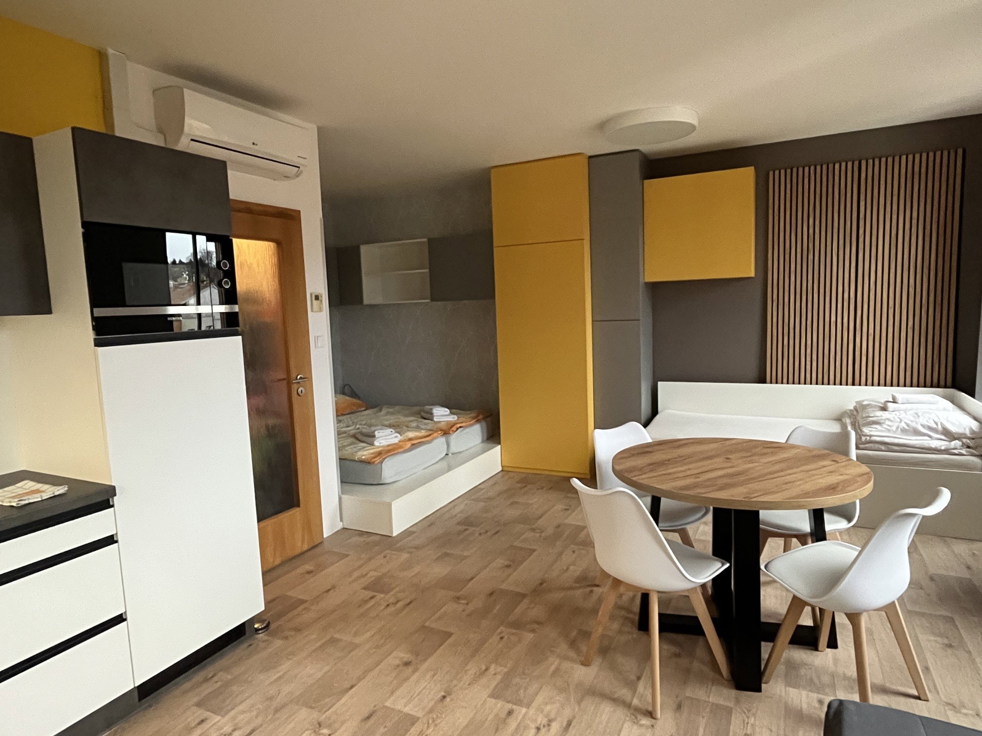 zluta-apartman/1-hlavni-pohled